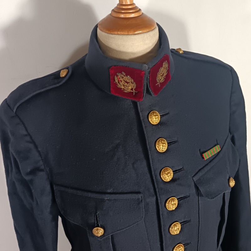VESTE D'UNIFORME MODELE 1914 EN DRAP GRIS DE FER BLEUTE CAPITAINE MEDECIN DU DEBUT DE LA GUERRE 1914 1918